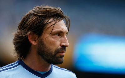 爱游戏电竞精华-范戴克和克洛普拥抱庆祝